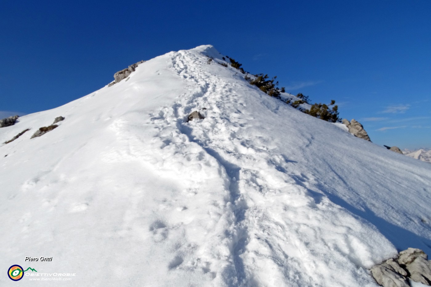 44 In ripida salita sulla cresta sud-est innevata.JPG -                                